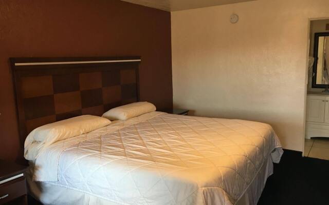 Deluxe Inn Of Roswell