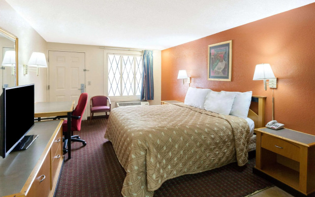 Knights Inn Tucker