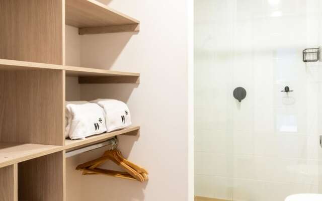 w Lovely 2BR w Balcony n AC in Laureles