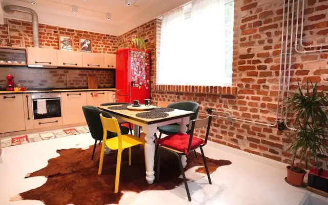 Modern and Specious 3-Bedroom Entire House