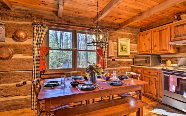 Cabin Near Boone w/ Hot Tub & Mountain Views