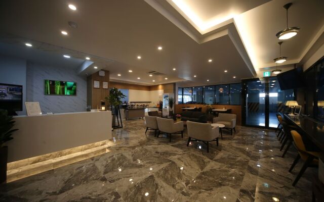 Hotel J's