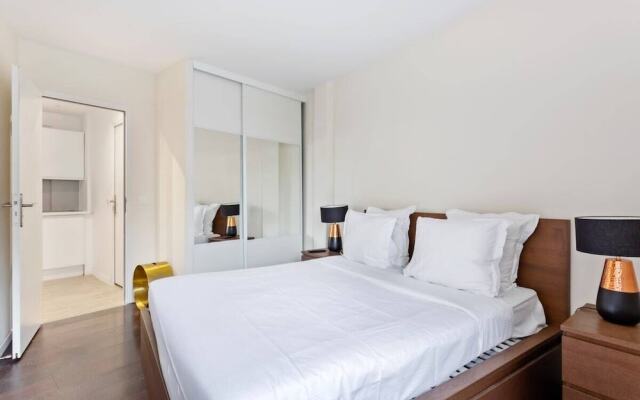 Modern Cosy 1-Bed Apartment Sleeps 6, in Paris