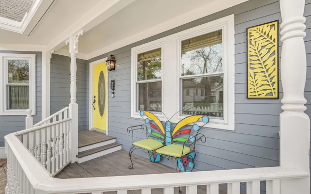 Brenham Rental w/ Deck & Yard < 1 Mi to Downtown!