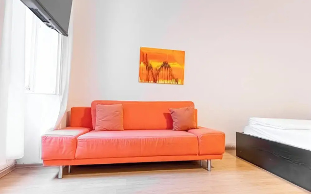 Cozy 2BR Apt With Great Connectivity