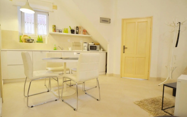 Oliva - Casale Studios