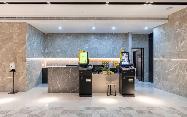 CHECK inn Taichung Qinghai