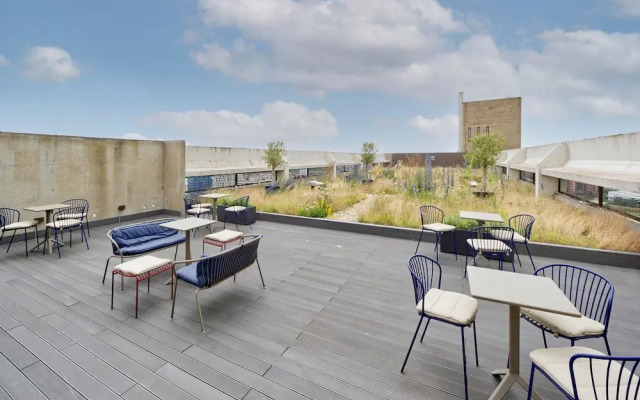 Fabulous Two-bedroom Apartment in Poplar