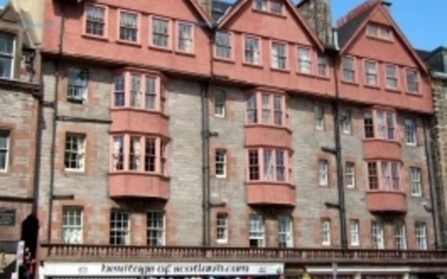 Lovely 2-bed Apartment in Old Town Edinburgh