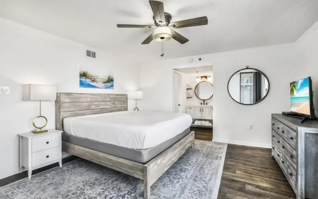 Phoenix III 3031 Beachfront End-unit