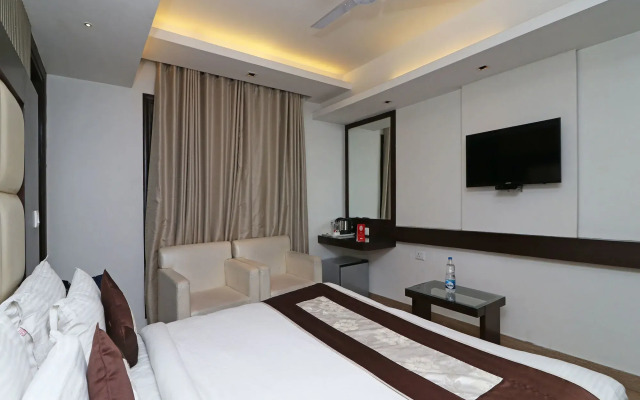 OYO 12860 Hotel Red Leaf