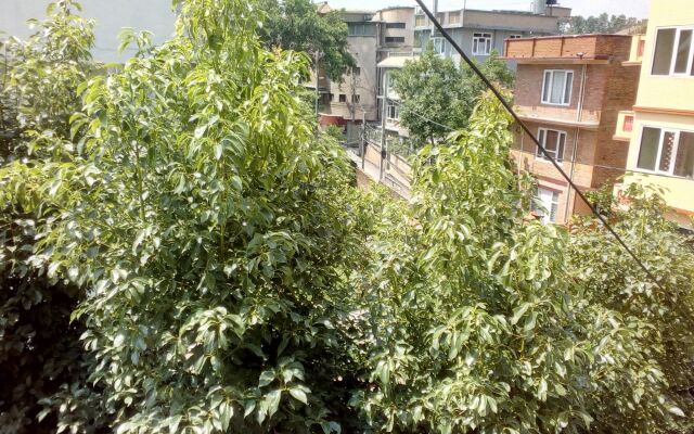 OYO 135 Lost Garden Apartment and Guest House