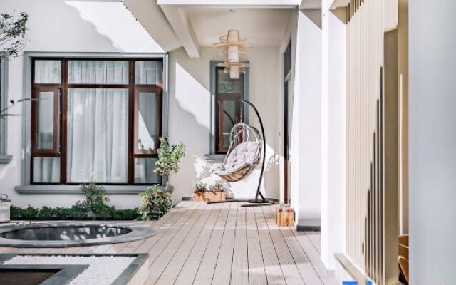 Yansheng Jingyue Designer Hot Spring B & B