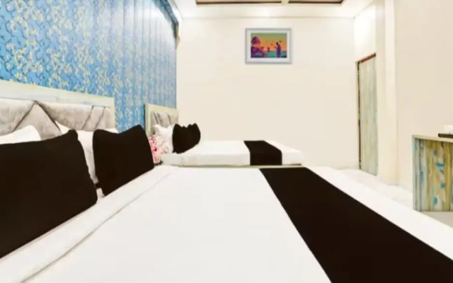 Goroomgo Vrrinda Home Stay Varanasi