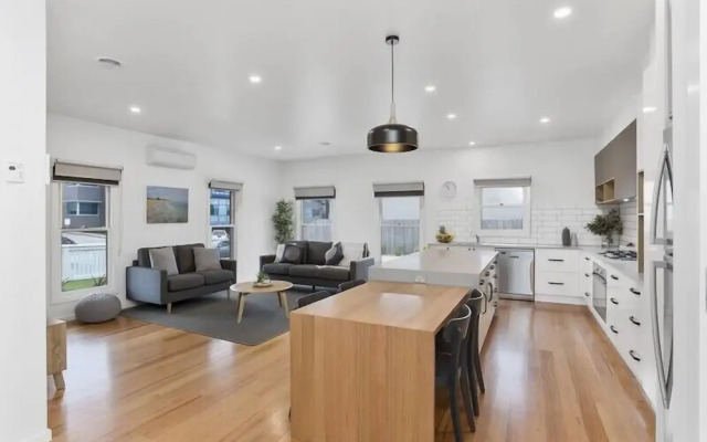 Coastal Vibe Apartments
