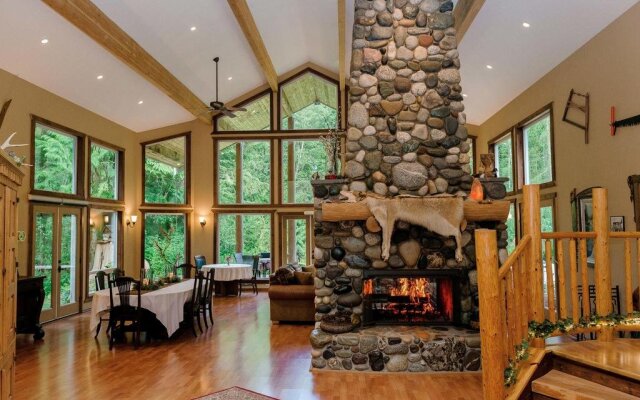 Arlingtons River Rock Inn Bed & Breakfast