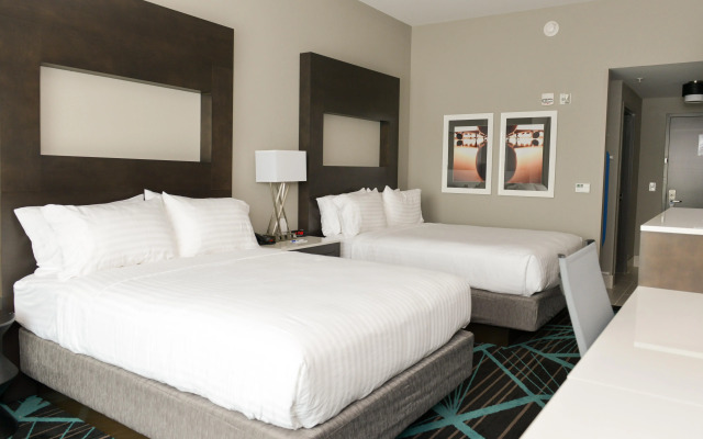 Holiday Inn Express & Suites : Charlotte Airport