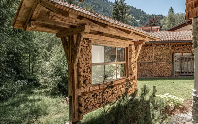 Felsenhutte Modern Retreat