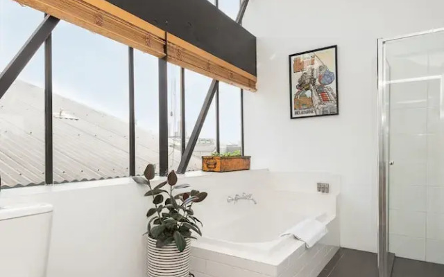 StayCentral - Fitzroy Converted Warehouse Penthouse