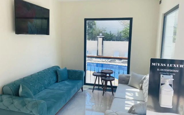 Miyas Luxury Hotel