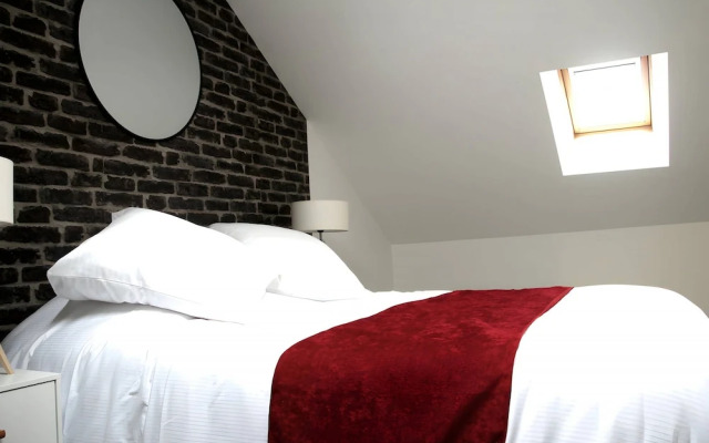 Downtown Living With a View, Ideal for 4