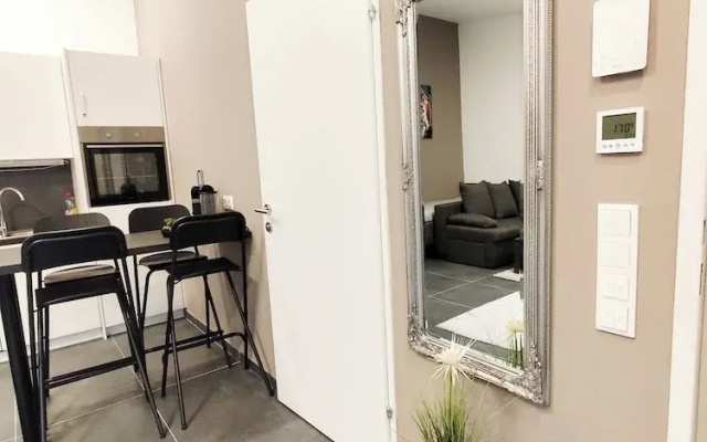 Cozy Apartment with Free Parking