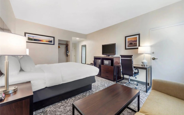 Quality Inn & Suites NJ State Capital Area