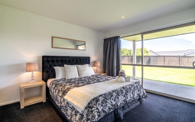 Toodle's Wanaka Luxury with Mountain Views