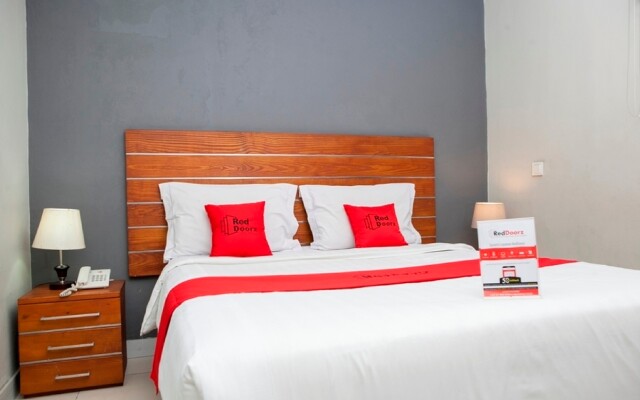 RedDoorz Plus near Asia Afrika 3