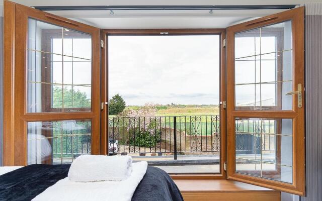 Boutique Green Acre Views