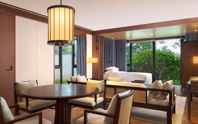 Le Meridien Shimei Bay Beach Resort & Spa