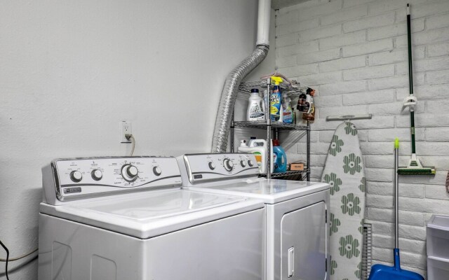 Tucson Townhome w/ Private Patio & Mtn Views!