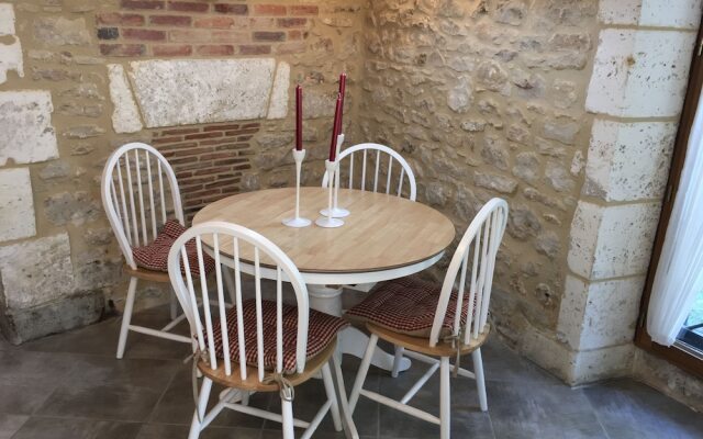 Moulin du Fontcourt Riverside Apartment