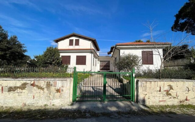 Villa Multifamiliare a 300mt Dal Mare