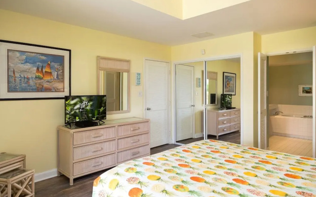 Vista Waikoloa D-102 2 Bedroom Condo by RedAwning