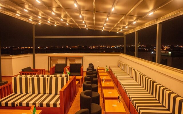 The Six Apparthotel