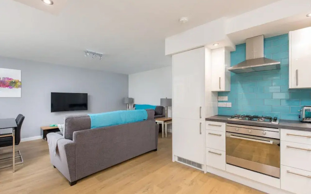 415 Huntingdon Place Apartment