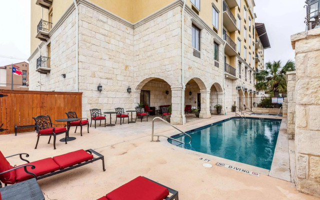 Comfort Suites Alamo - Riverwalk