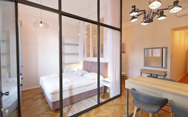 Zagreb IN Central Square Apartment