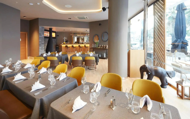 Lalila Blue Suites
