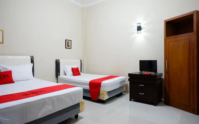 RedDoorz Syariah near Stasiun Pekalongan