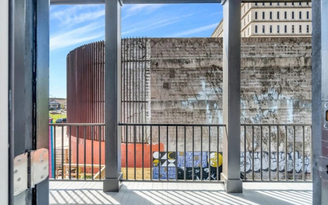 Modern Mid-city Maison