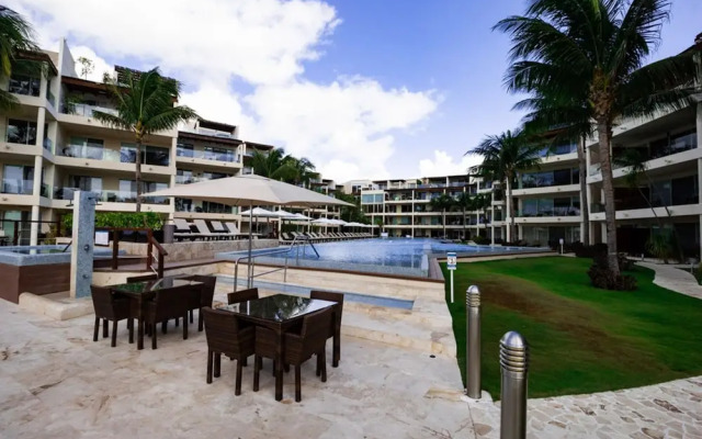 Elements 118 2 Bedroom Condo by Redawning