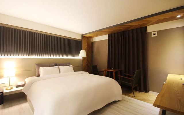 Yangsan (Deokgye) The Hotel
