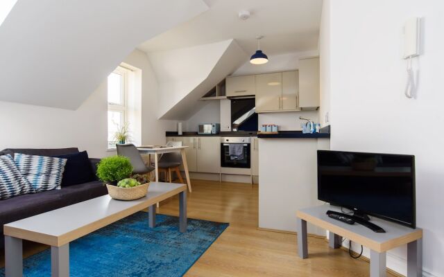 3 88A Albany Road