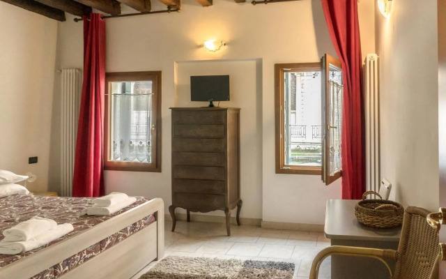 La Gondola Canal View