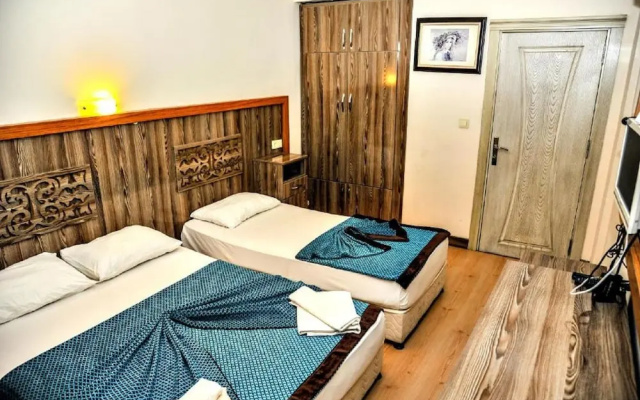 Beach Front Apartment Close to Centre of Side With all you Desire Sleeps up to 4