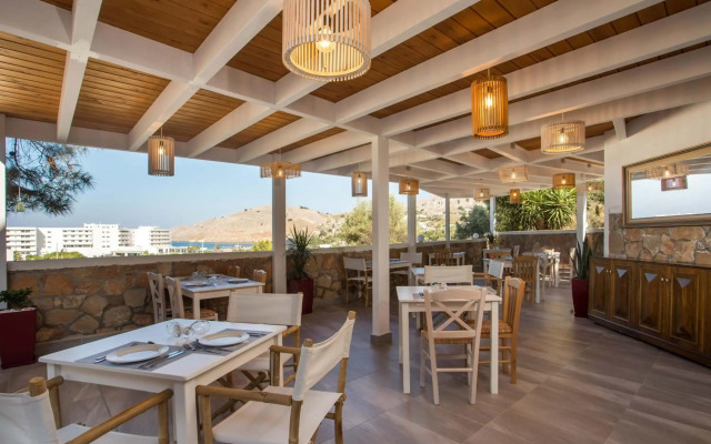 Lindos White Hotel & Suites
