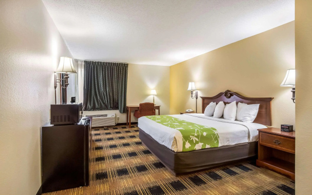 Econo Lodge Inn & Suites Fairview Heights - St. Louis