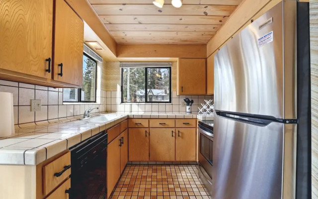 Tahoe Forest Chalet 3BR House w/ Mountain Views